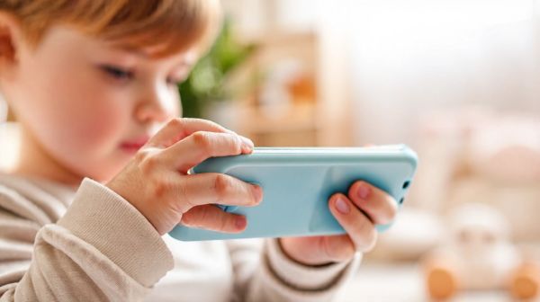 Top mobiles pour enfants sûrs à privilégier en 2026
